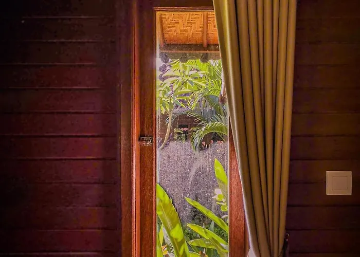 Island Garden Huts 4*